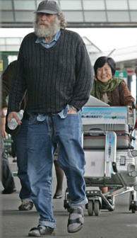 Bobby Fischer with Miss Watai behind him